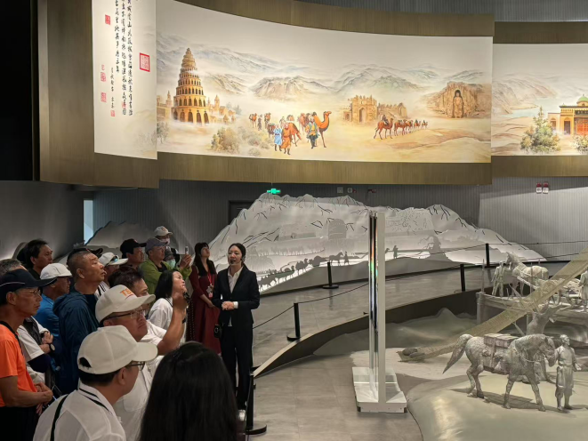 纽所承载的, 观了解新疆, 各族人民的