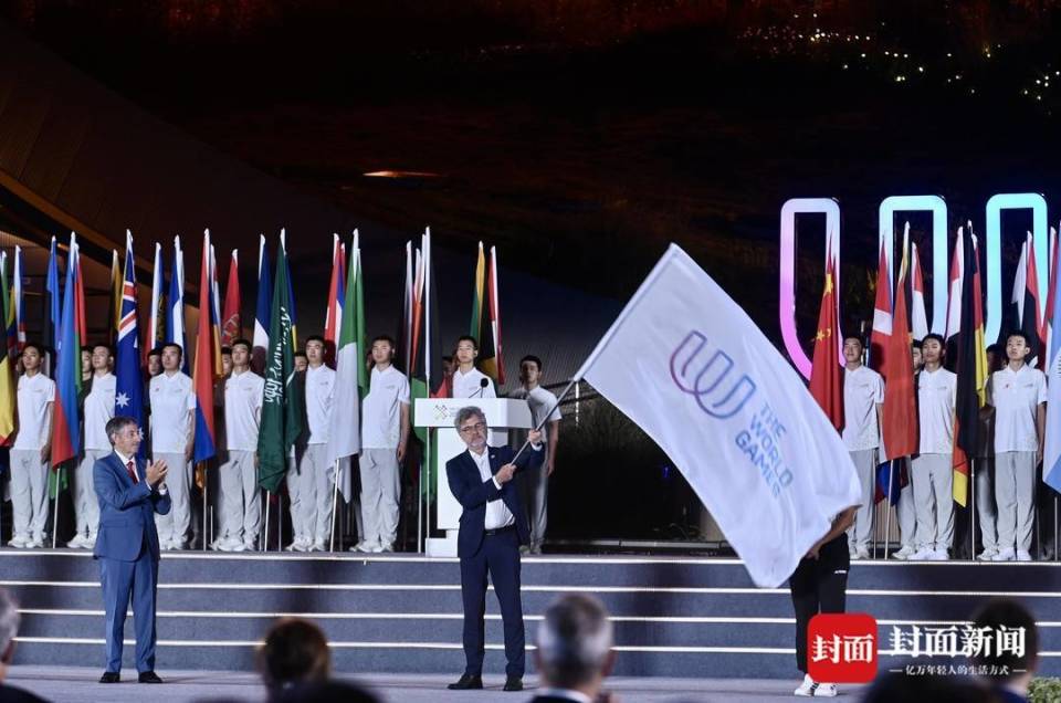 团旗帜入场, 闭幕式代表, 场仪式