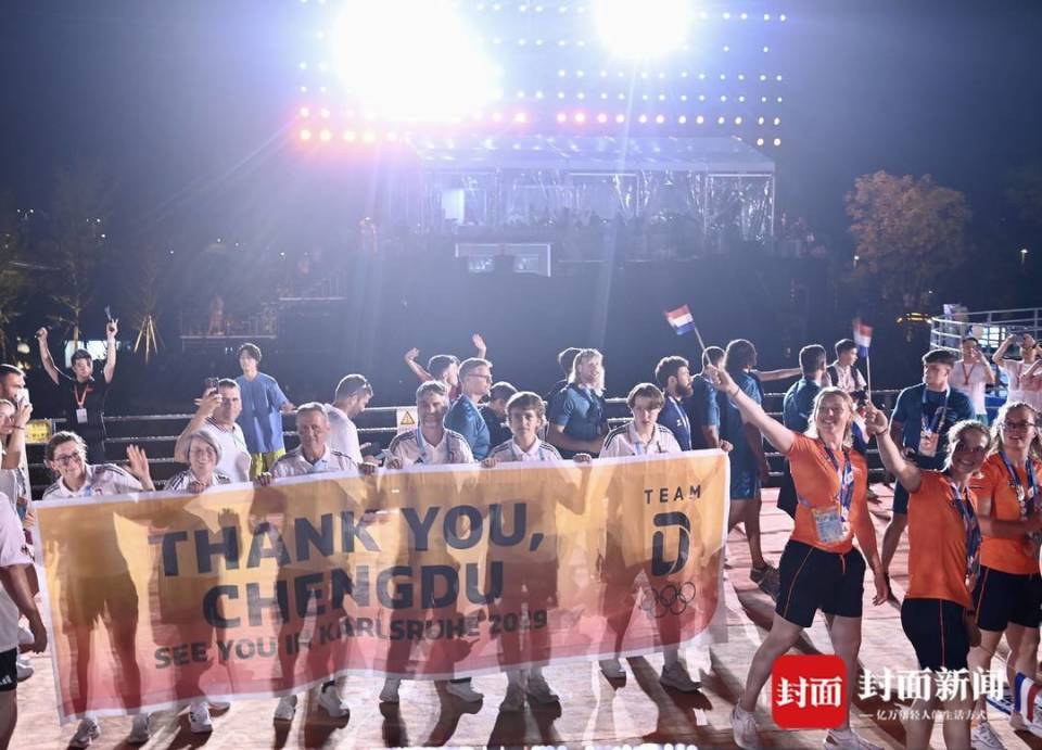 包括本届世, BjEcX